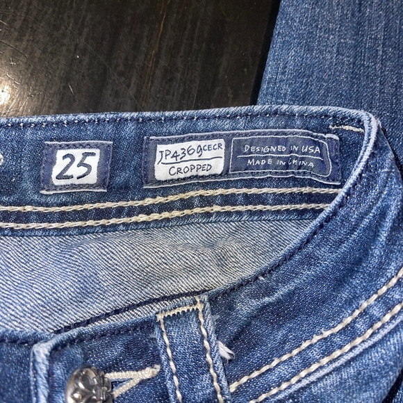Miss Me Cropped Denim Blue Jeans Fleur de Lis Size 25 JP436g Women Teen Cute - Picture 4 of 8